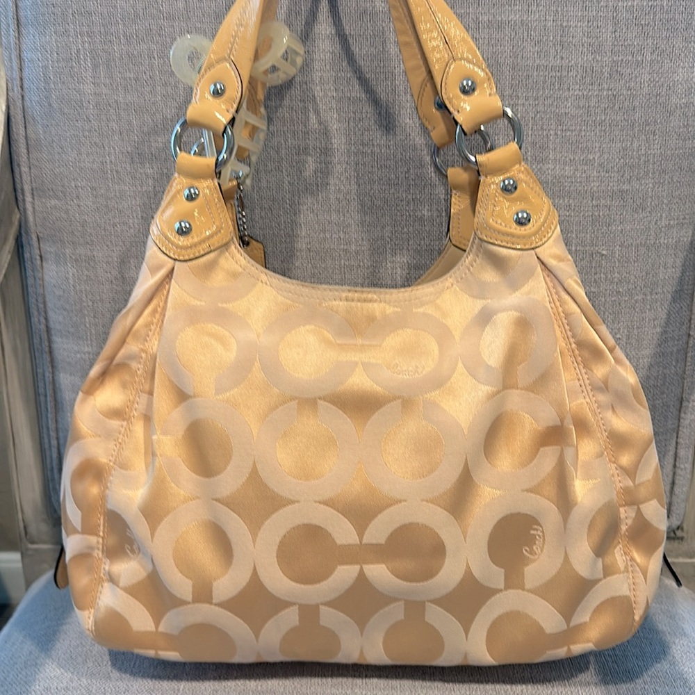 Coach Madison Opt Art Maggie Shoulder Bag. A1073-14305 - Picture 3 of 16